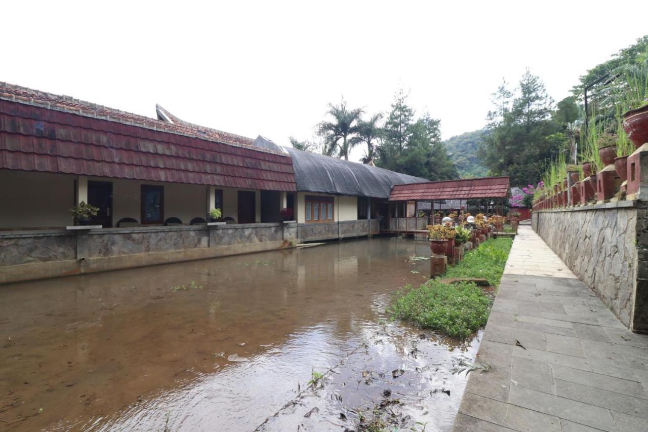 Hotel Kampung Pa'go *